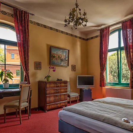 Отель Zur Henne Наумбург