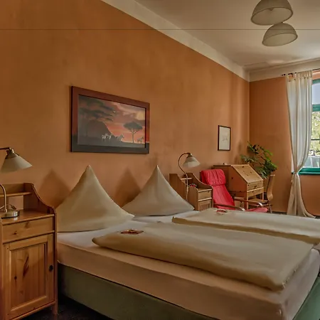 Zur Henne 3* Наумбург