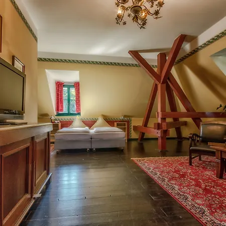 Zur Henne Отель Наумбург